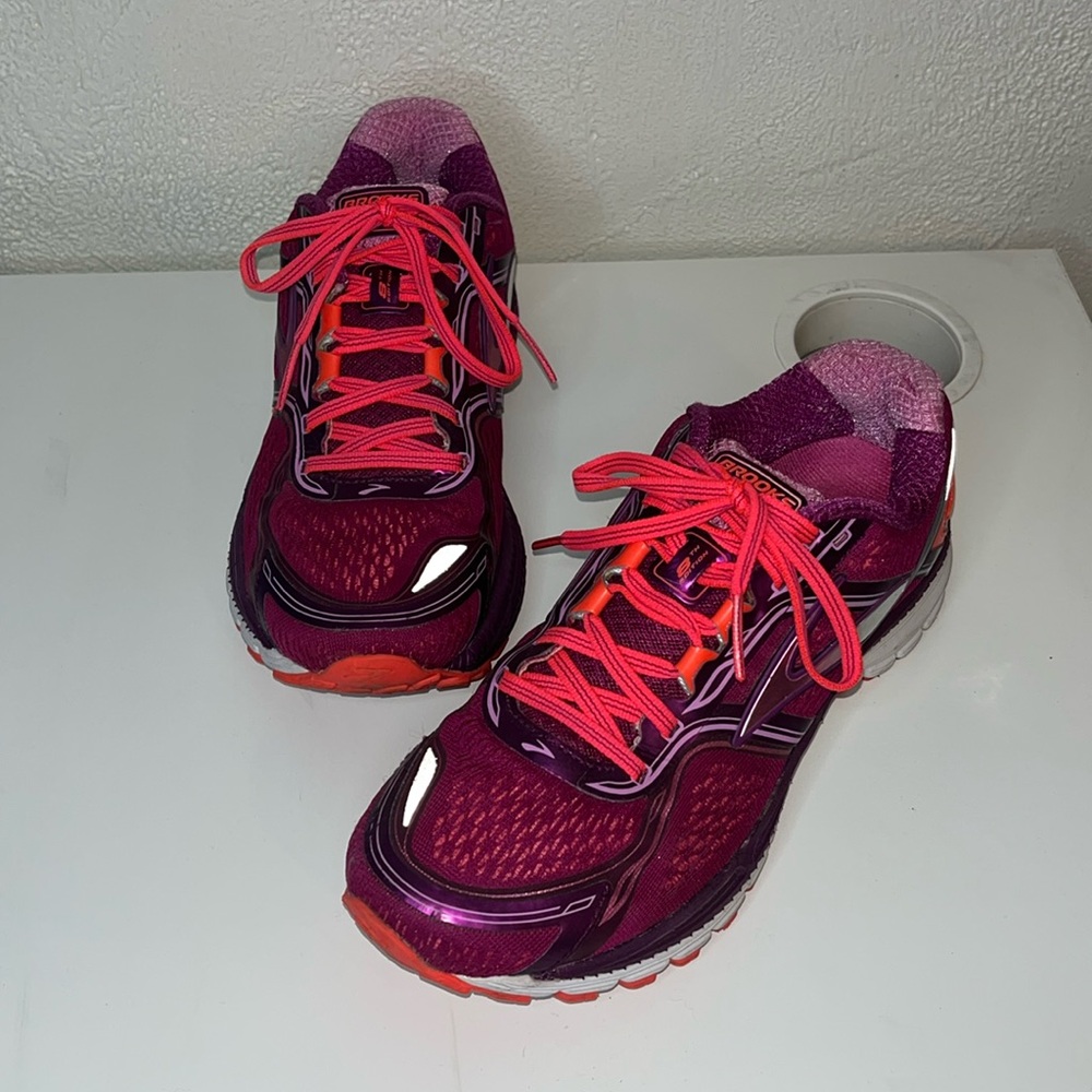 Brooks Ghost 8th Edition Women's Size 8 Pink, Purple, Lavendar Running Jogging